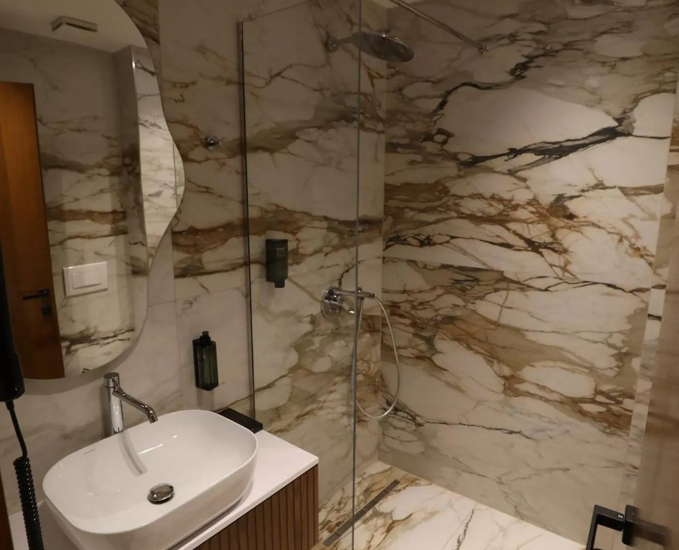 ****  Rich Hotel Pogradec Albanie