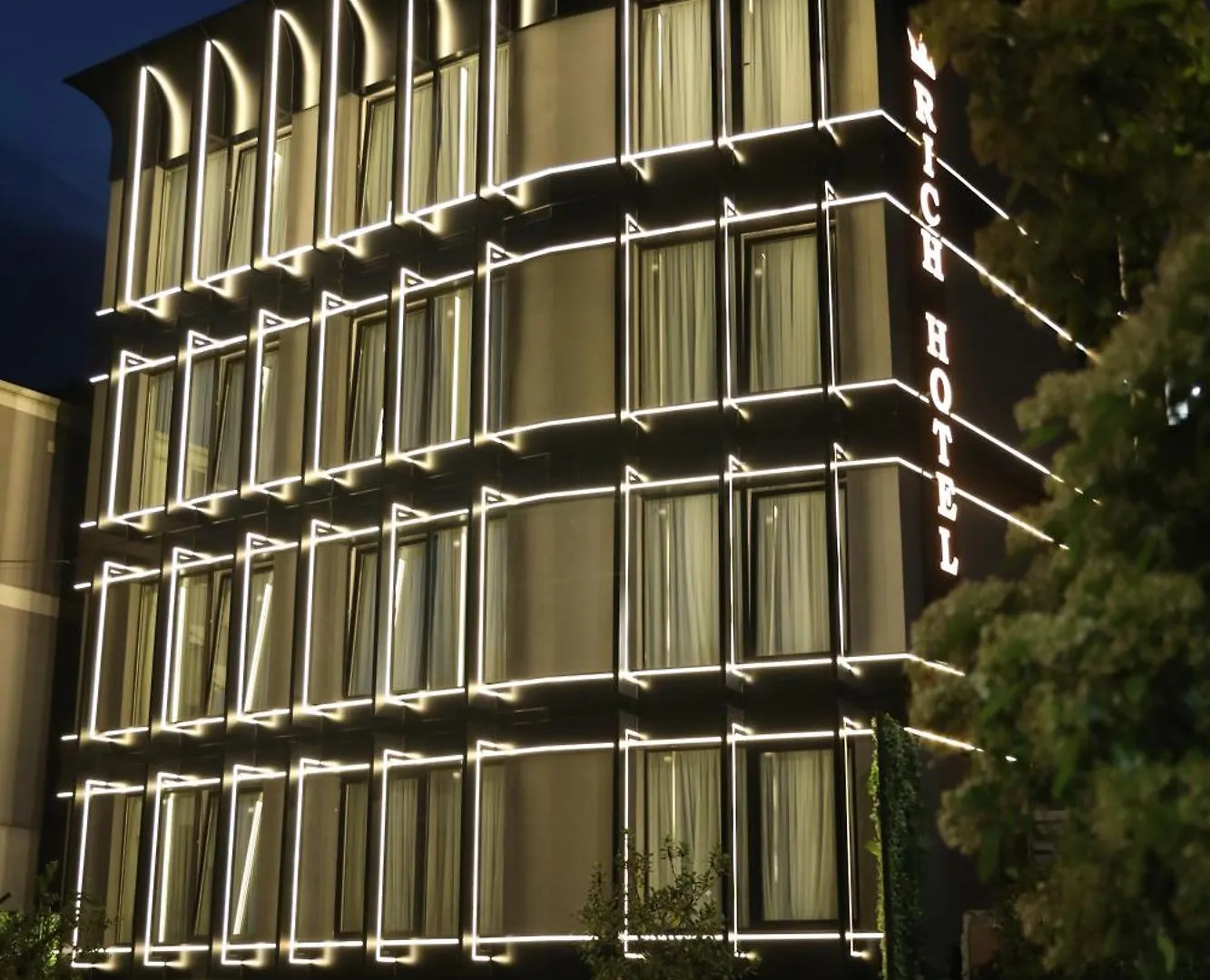 Rich Hotel kontakter